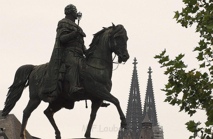 Reiterdenkmal kehrt zurueck auf dem Heumarkt P95.JPG